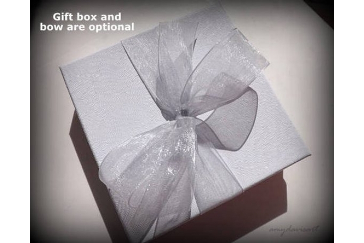 Optional gift box and bow (color/style may vary)